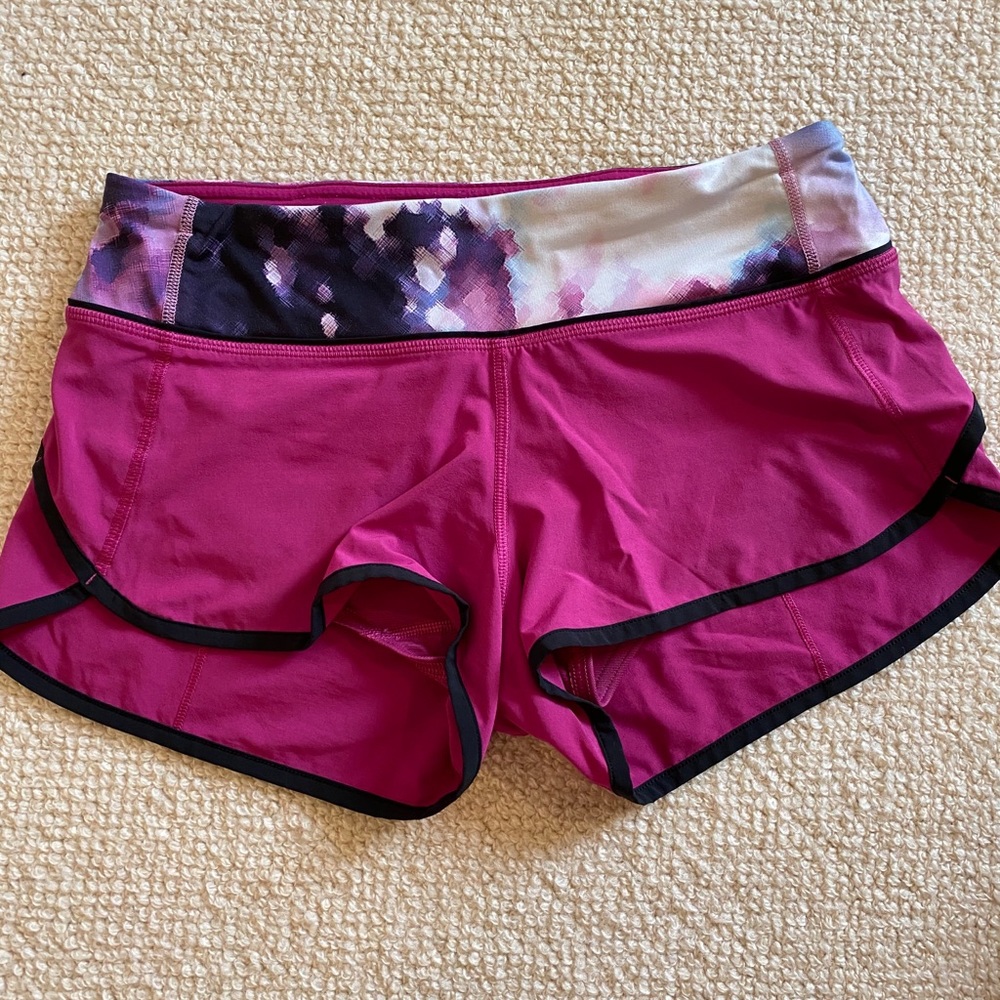 LULU SHORTS size 4 perfect condition